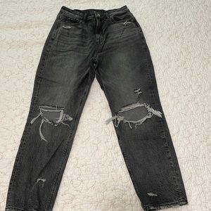Women’s American eagle distressed jeans. Size 4 short.